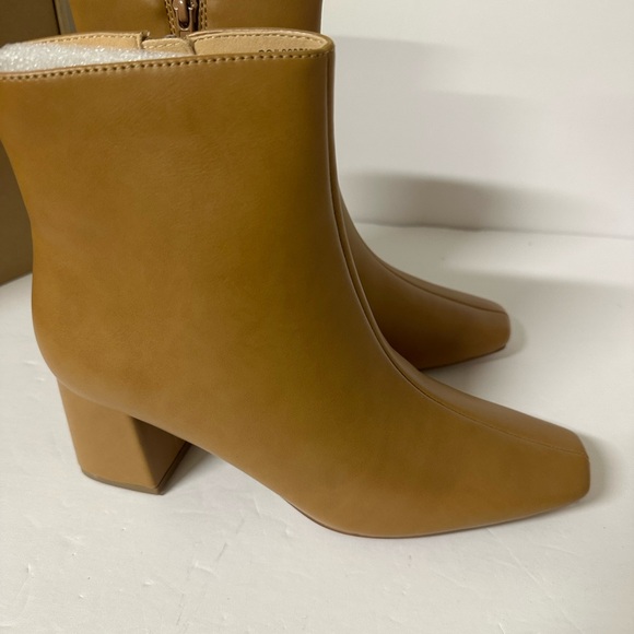 NEW Journee Collection Haylinn Tan Blocked Heeled Boots Size 6.5 - Picture 3 of 6